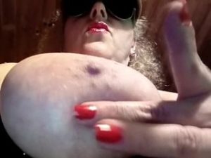 Milf big tits Tetas grandes XL