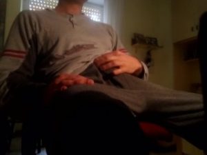 Papà Beccato A Masturbarsi Con Un Film Porno