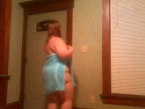 BBW Sucks Pizzaman For Free Pizza