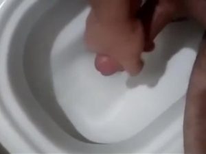Sborrata nel cesso pubblico durante la pausa !!!